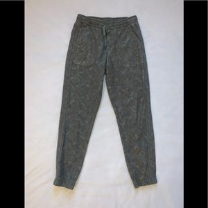 Athleta (Farllon Jogger) Size 4